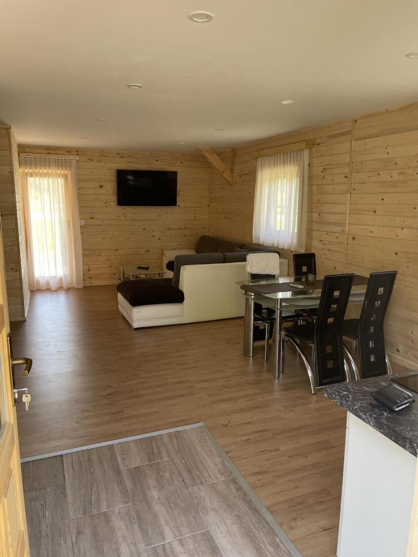 Martinova Izba - Family Bungalows Lasko Bilik gambar